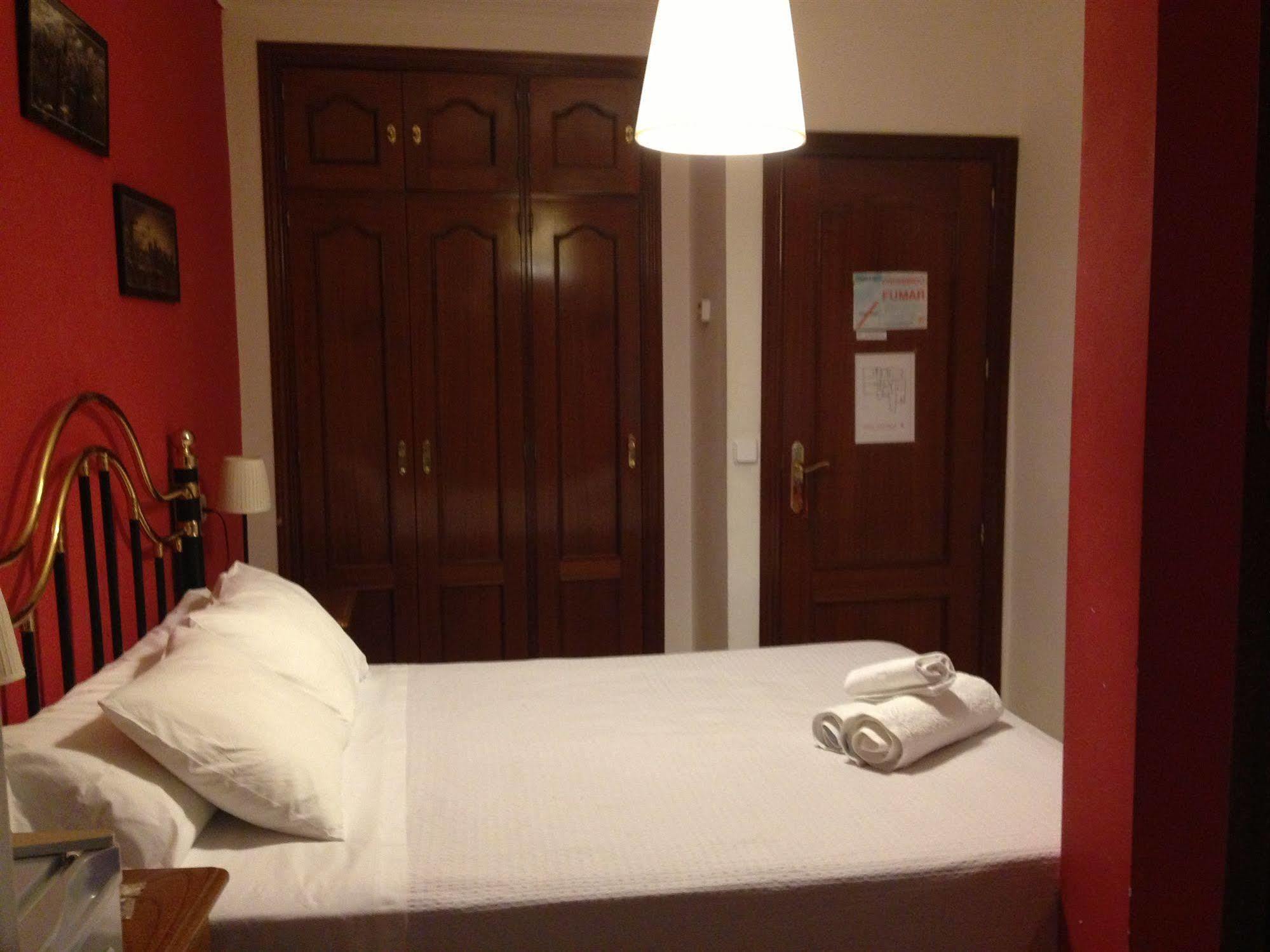 Hostal La Estrella Μαδρίτη Εξωτερικό φωτογραφία