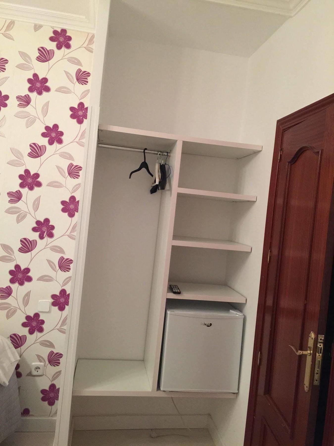 Hostal La Estrella Μαδρίτη Εξωτερικό φωτογραφία