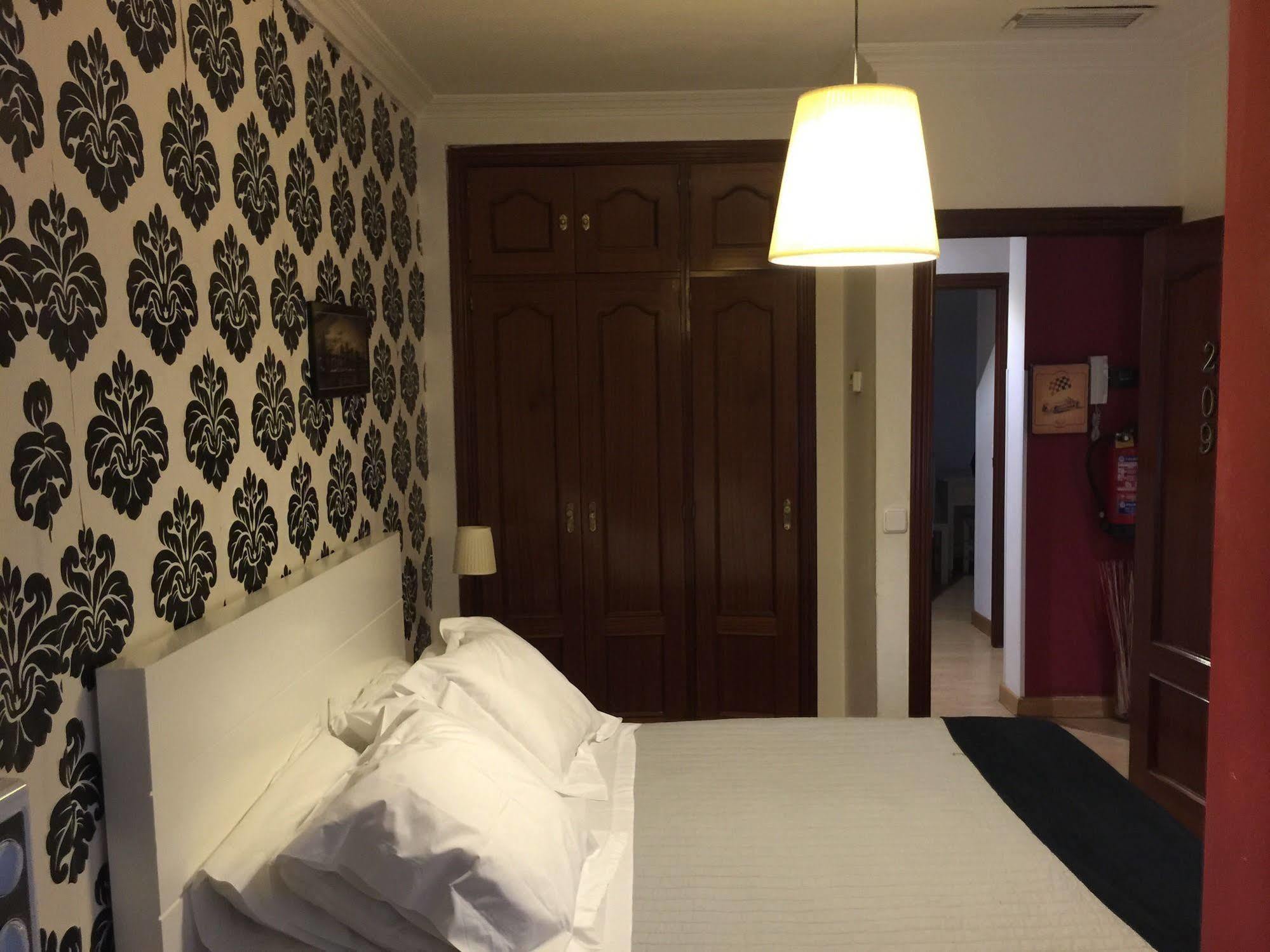 Hostal La Estrella Μαδρίτη Εξωτερικό φωτογραφία