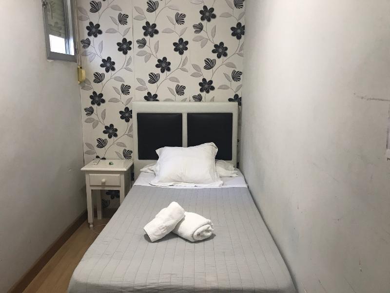 Hostal La Estrella Μαδρίτη Εξωτερικό φωτογραφία