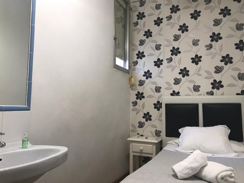 Hostal La Estrella Μαδρίτη Εξωτερικό φωτογραφία