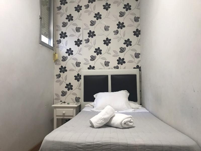 Hostal La Estrella Μαδρίτη Εξωτερικό φωτογραφία
