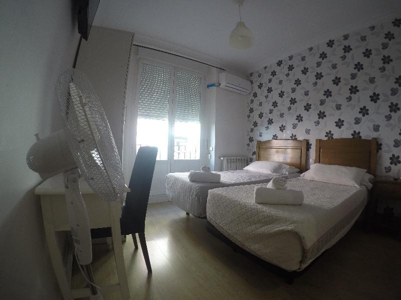 Hostal La Estrella Μαδρίτη Εξωτερικό φωτογραφία