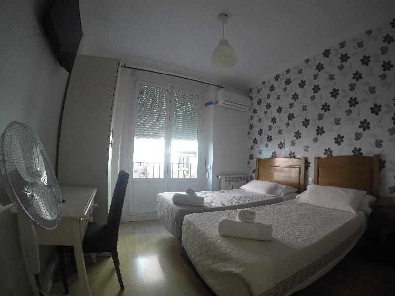 Hostal La Estrella Μαδρίτη Εξωτερικό φωτογραφία
