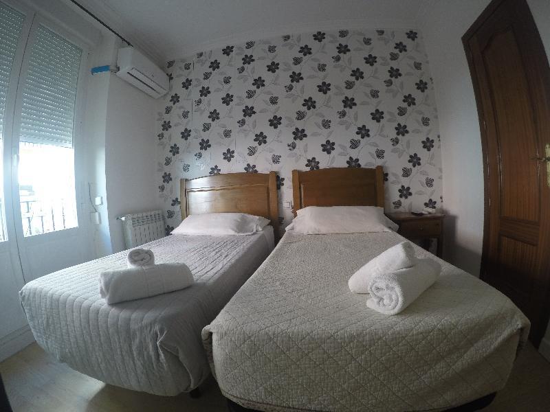 Hostal La Estrella Μαδρίτη Εξωτερικό φωτογραφία